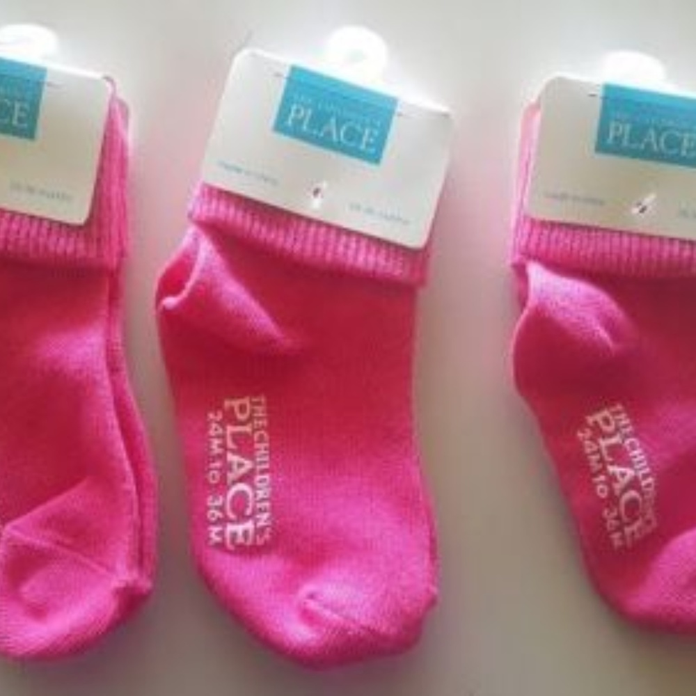 The children place 3 pairs baby girls socks pink